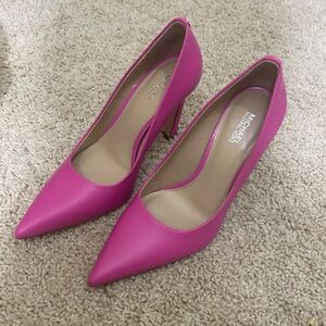 Michaels Kors NEW pink smooth leather pumps heels size 7